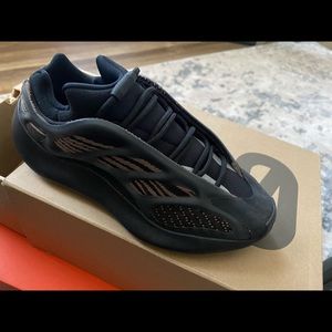 Yeezy 700 V3